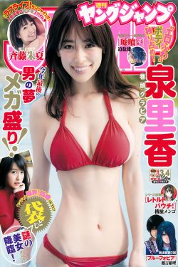 厨房里抱着丰满的妈妈